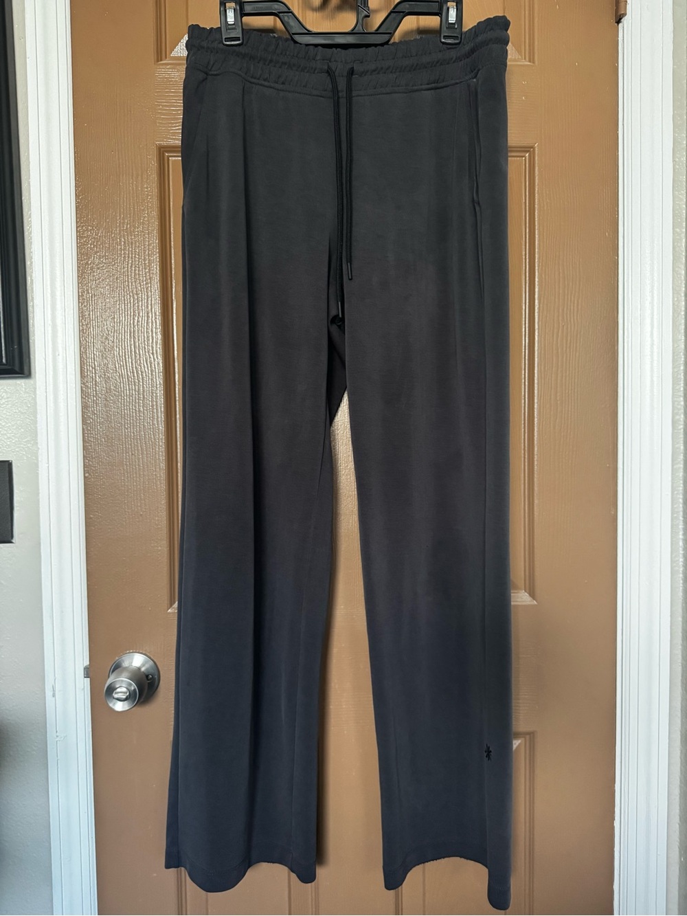 Athleta women’s Seasoft mid rise dark gray Drawstring Lounge Pants